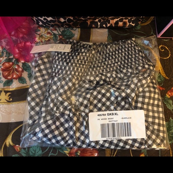 VS PINK SMOCKED SHORTS🌼 - Picture 2 of 3